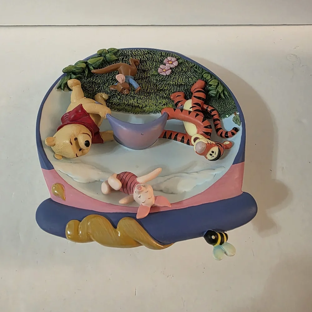 Disney 3D Hip Hip Poohray Decorative Plate Resin Bradford Exchange